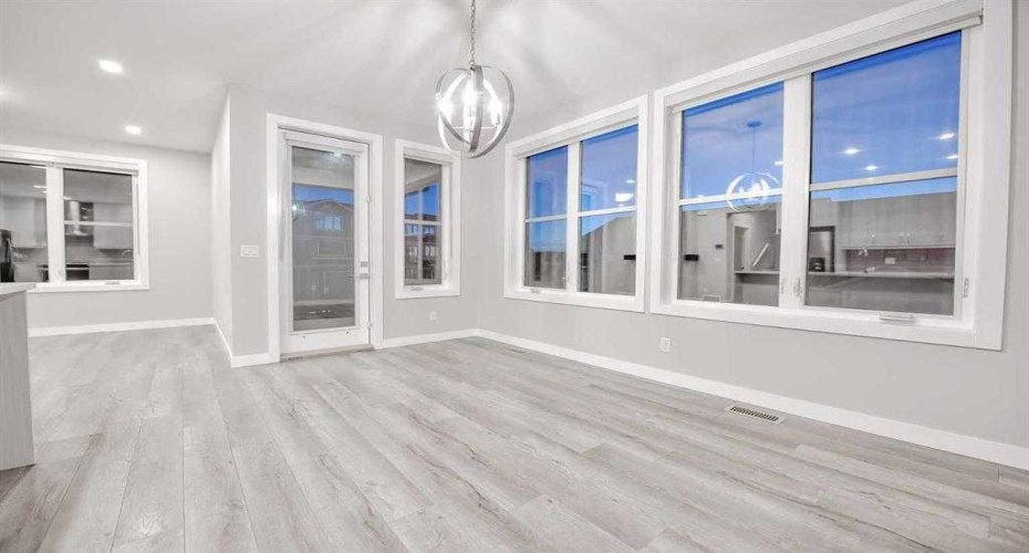 917 Crestridge Common, Calgary, Alberta T3B 6L6, 3 Bedrooms Bedrooms, ,3 BathroomsBathrooms,Residential,For Sale,Crestridge,A2275913