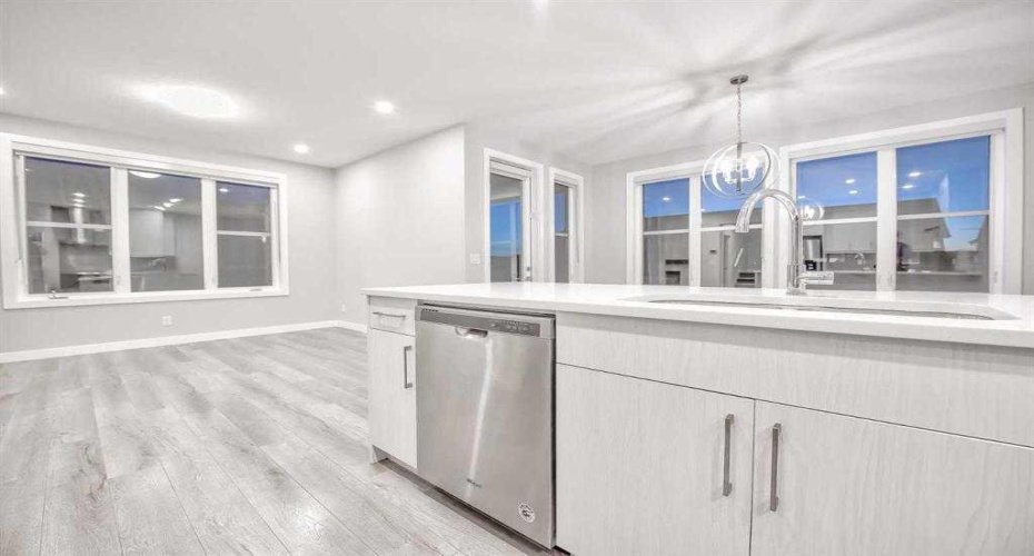 917 Crestridge Common, Calgary, Alberta T3B 6L6, 3 Bedrooms Bedrooms, ,3 BathroomsBathrooms,Residential,For Sale,Crestridge,A2275913