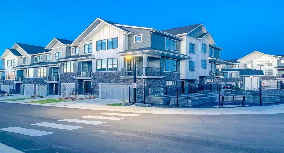 917 Crestridge Common, Calgary, Alberta T3B 6L6, 3 Bedrooms Bedrooms, ,3 BathroomsBathrooms,Residential,For Sale,Crestridge,A2275913