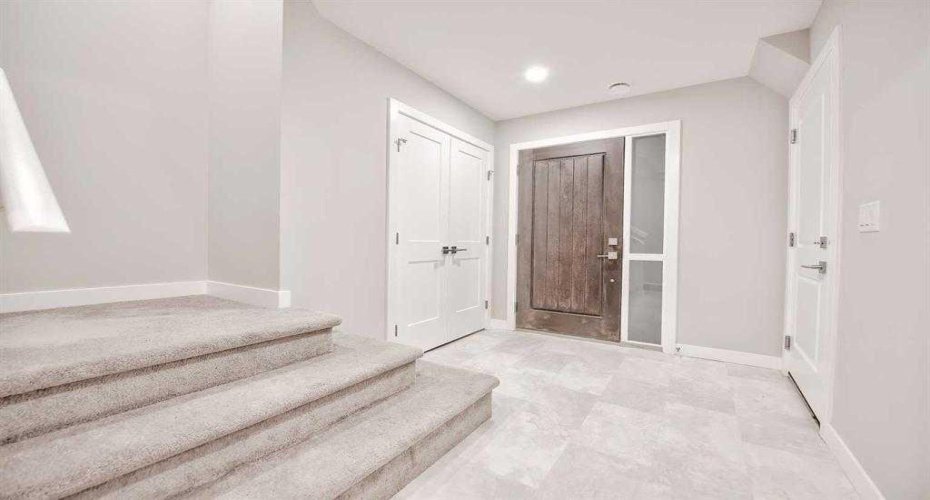 917 Crestridge Common, Calgary, Alberta T3B 6L6, 3 Bedrooms Bedrooms, ,3 BathroomsBathrooms,Residential,For Sale,Crestridge,A2275913