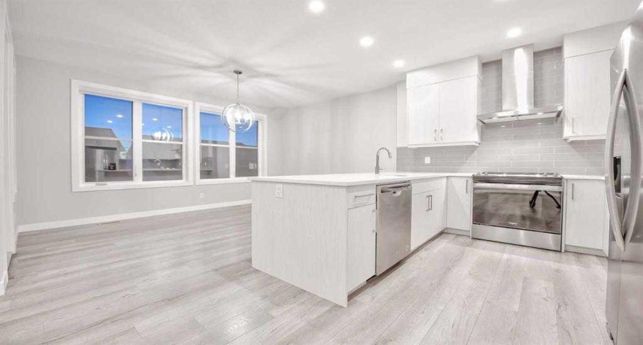 917 Crestridge Common, Calgary, Alberta T3B 6L6, 3 Bedrooms Bedrooms, ,3 BathroomsBathrooms,Residential,For Sale,Crestridge,A2275913