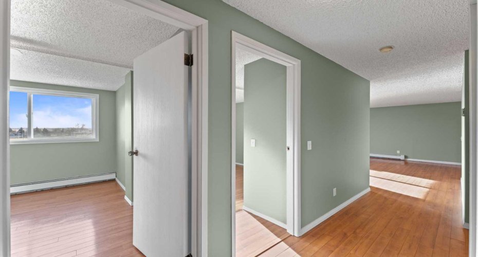 280 Banister Drive, Okotoks, Alberta T1S 1Y5, 2 Bedrooms Bedrooms, ,1 BathroomBathrooms,Residential,For Sale,Banister,A2278025