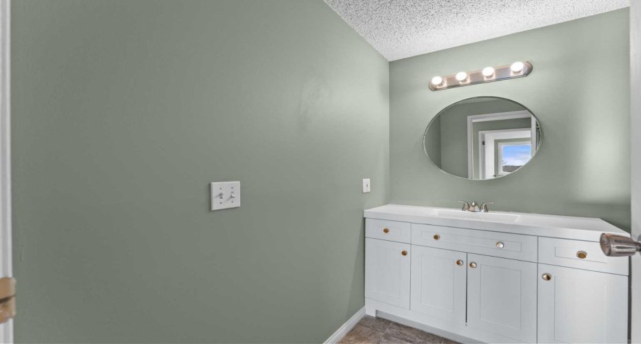 280 Banister Drive, Okotoks, Alberta T1S 1Y5, 2 Bedrooms Bedrooms, ,1 BathroomBathrooms,Residential,For Sale,Banister,A2278025