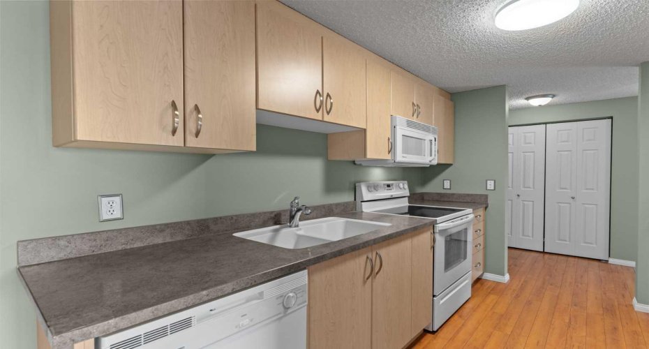 280 Banister Drive, Okotoks, Alberta T1S 1Y5, 2 Bedrooms Bedrooms, ,1 BathroomBathrooms,Residential,For Sale,Banister,A2278025