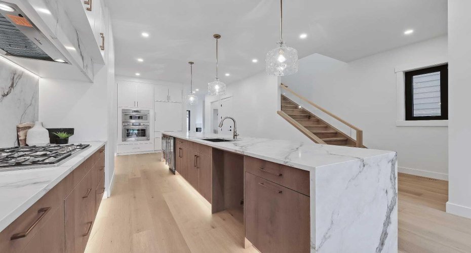 2720 5 Avenue, Calgary, Alberta T2N 0T8, 5 Bedrooms Bedrooms, ,5 BathroomsBathrooms,Residential,For Sale,5,A2278032