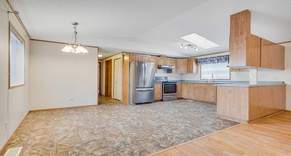 413 Heritage Crescent, Okotoks, Alberta T1S 1P2, 3 Bedrooms Bedrooms, ,2 BathroomsBathrooms,Mobile,For Sale,Heritage,A2276756