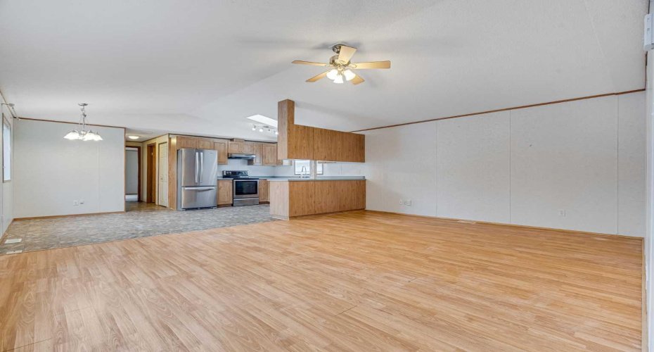 413 Heritage Crescent, Okotoks, Alberta T1S 1P2, 3 Bedrooms Bedrooms, ,2 BathroomsBathrooms,Mobile,For Sale,Heritage,A2276756