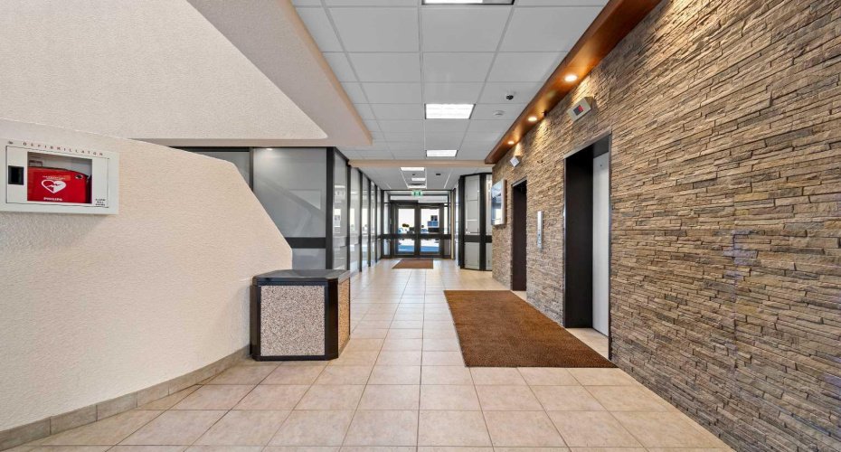9835 101 Avenue, Grande Prairie, Alberta T8V 5V5, ,Commercial,For Lease,Windsor Court,101,A2277104