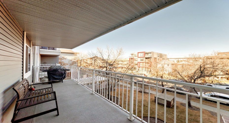 1735 11 Avenue, Calgary, Alberta T3C2S9, 2 Bedrooms Bedrooms, ,2 BathroomsBathrooms,Residential,For Sale,11,A2277266
