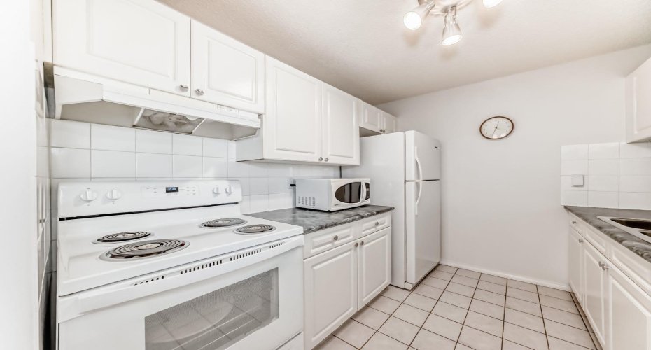 1735 11 Avenue, Calgary, Alberta T3C2S9, 2 Bedrooms Bedrooms, ,2 BathroomsBathrooms,Residential,For Sale,11,A2277266