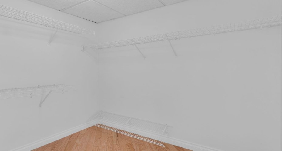 Walk in closet