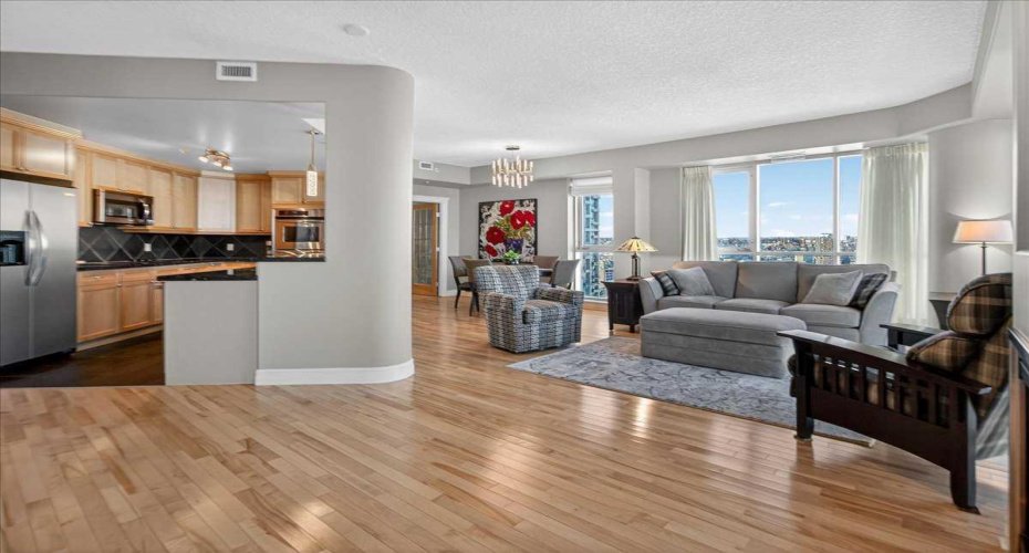 836 15 Avenue, Calgary, Alberta T2R 1S2, 2 Bedrooms Bedrooms, ,2 BathroomsBathrooms,Residential,For Sale,15,A2277566