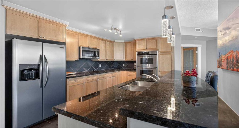 836 15 Avenue, Calgary, Alberta T2R 1S2, 2 Bedrooms Bedrooms, ,2 BathroomsBathrooms,Residential,For Sale,15,A2277566