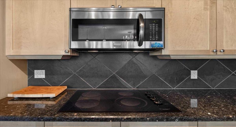 836 15 Avenue, Calgary, Alberta T2R 1S2, 2 Bedrooms Bedrooms, ,2 BathroomsBathrooms,Residential,For Sale,15,A2277566