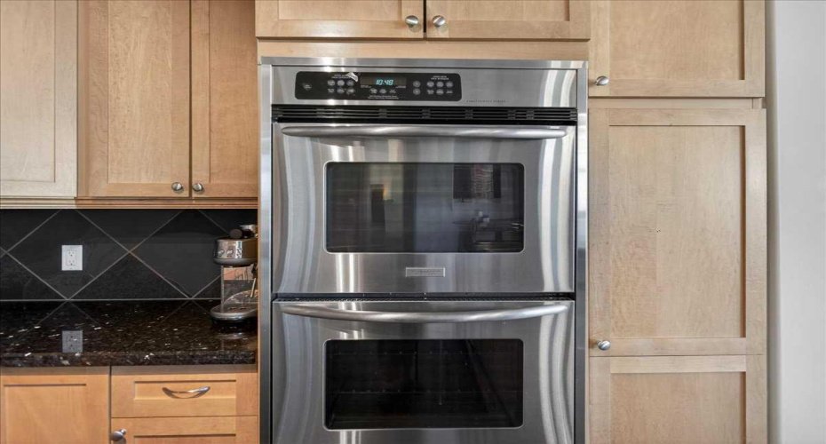 836 15 Avenue, Calgary, Alberta T2R 1S2, 2 Bedrooms Bedrooms, ,2 BathroomsBathrooms,Residential,For Sale,15,A2277566