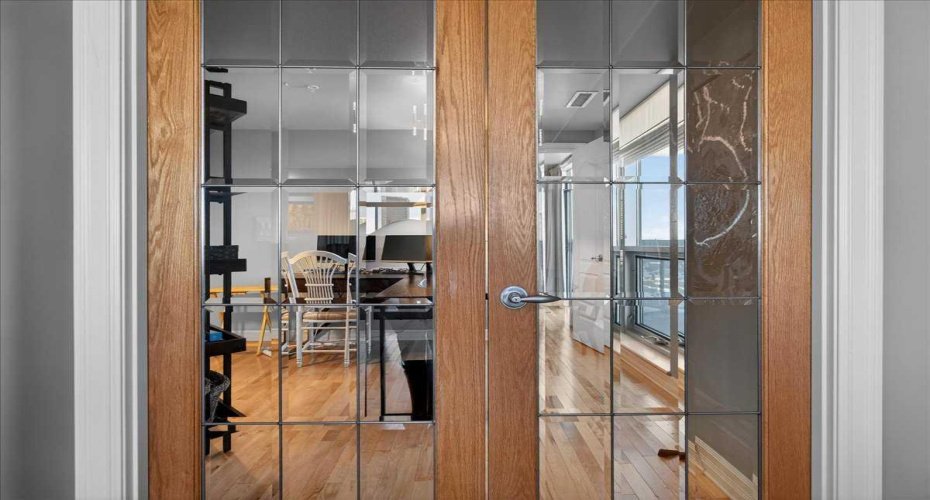 836 15 Avenue, Calgary, Alberta T2R 1S2, 2 Bedrooms Bedrooms, ,2 BathroomsBathrooms,Residential,For Sale,15,A2277566