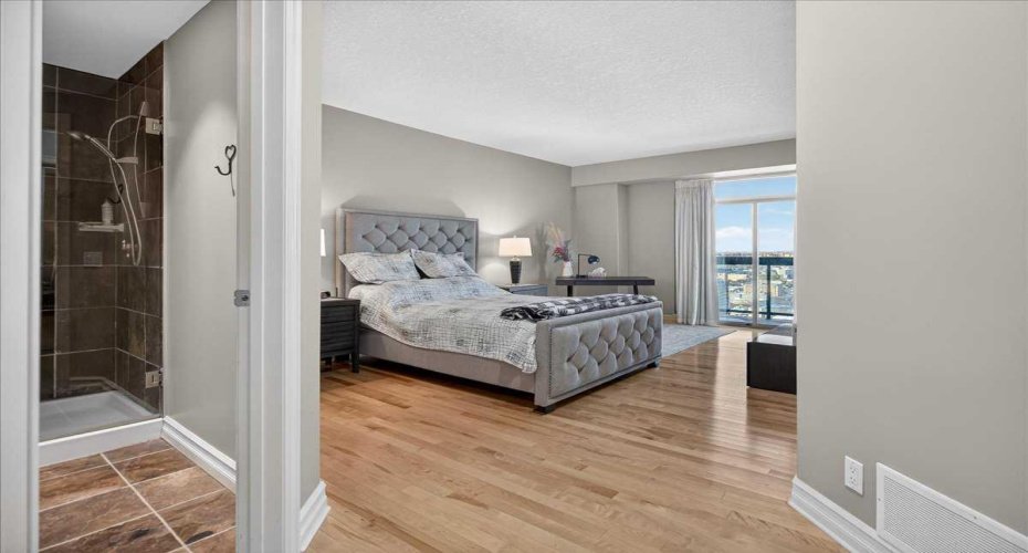 836 15 Avenue, Calgary, Alberta T2R 1S2, 2 Bedrooms Bedrooms, ,2 BathroomsBathrooms,Residential,For Sale,15,A2277566