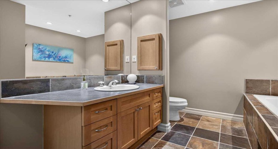 836 15 Avenue, Calgary, Alberta T2R 1S2, 2 Bedrooms Bedrooms, ,2 BathroomsBathrooms,Residential,For Sale,15,A2277566