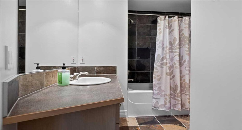 836 15 Avenue, Calgary, Alberta T2R 1S2, 2 Bedrooms Bedrooms, ,2 BathroomsBathrooms,Residential,For Sale,15,A2277566