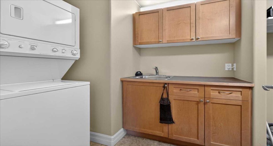 836 15 Avenue, Calgary, Alberta T2R 1S2, 2 Bedrooms Bedrooms, ,2 BathroomsBathrooms,Residential,For Sale,15,A2277566