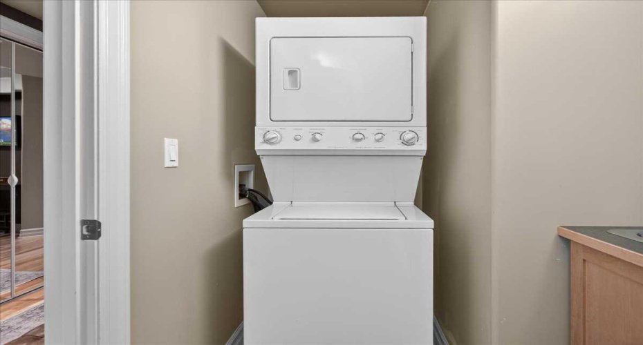 836 15 Avenue, Calgary, Alberta T2R 1S2, 2 Bedrooms Bedrooms, ,2 BathroomsBathrooms,Residential,For Sale,15,A2277566