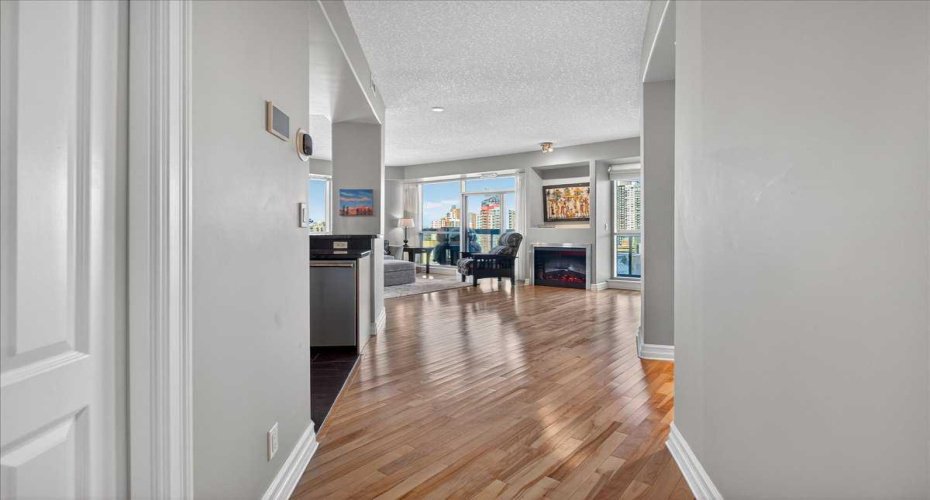 836 15 Avenue, Calgary, Alberta T2R 1S2, 2 Bedrooms Bedrooms, ,2 BathroomsBathrooms,Residential,For Sale,15,A2277566