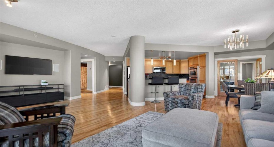 836 15 Avenue, Calgary, Alberta T2R 1S2, 2 Bedrooms Bedrooms, ,2 BathroomsBathrooms,Residential,For Sale,15,A2277566