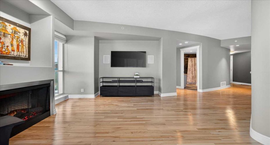 836 15 Avenue, Calgary, Alberta T2R 1S2, 2 Bedrooms Bedrooms, ,2 BathroomsBathrooms,Residential,For Sale,15,A2277566