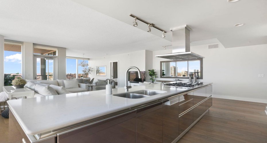 433 11 Avenue, Calgary, Alberta T2G 0C7, 2 Bedrooms Bedrooms, ,2 BathroomsBathrooms,Residential,For Sale,11,A2277678