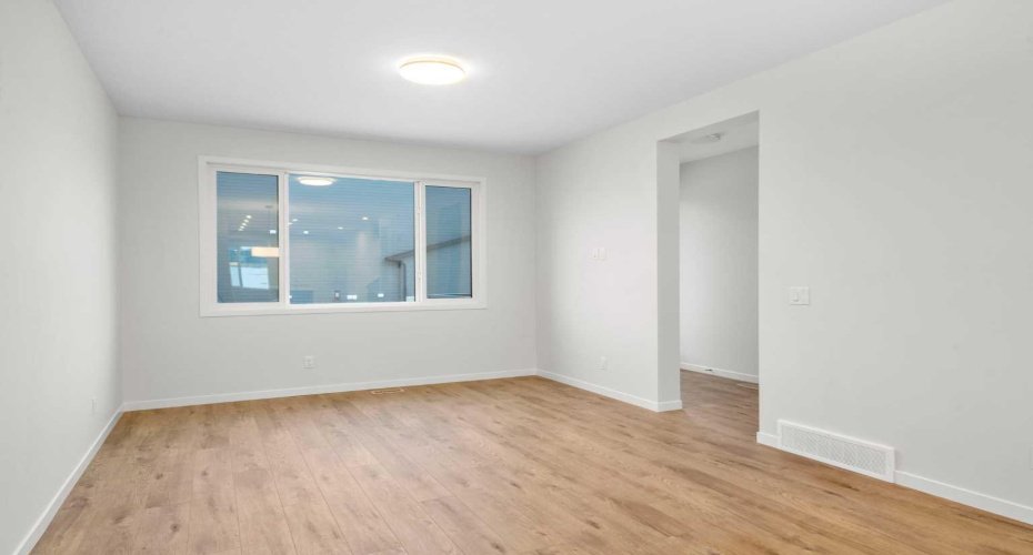 107 Royston Way, Calgary, Alberta T3L 0M4, 3 Bedrooms Bedrooms, ,3 BathroomsBathrooms,Residential,For Sale,Royston,A2277807