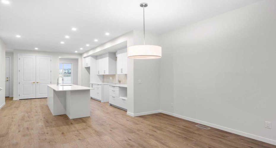 107 Royston Way, Calgary, Alberta T3L 0M4, 3 Bedrooms Bedrooms, ,3 BathroomsBathrooms,Residential,For Sale,Royston,A2277807