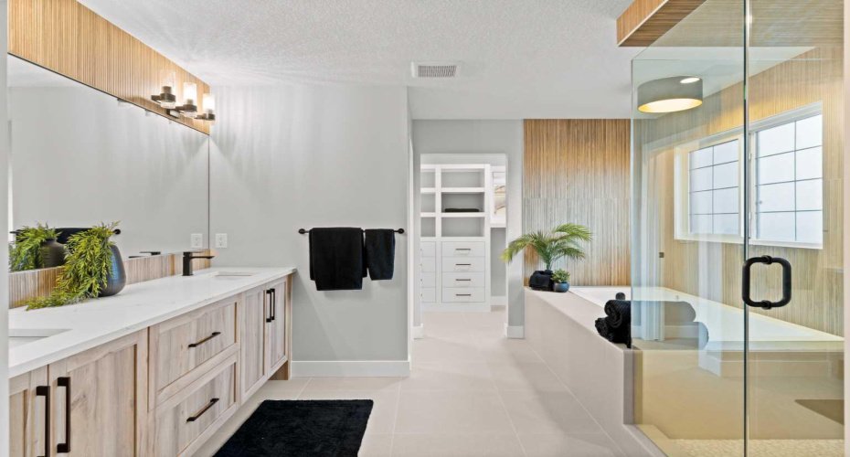 3 Waterford Manor, Chestermere, Alberta T1X 2T9, 8 Bedrooms Bedrooms, ,5 BathroomsBathrooms,Residential,For Sale,Waterford,A2278003