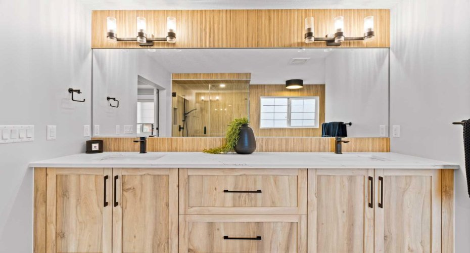 3 Waterford Manor, Chestermere, Alberta T1X 2T9, 8 Bedrooms Bedrooms, ,5 BathroomsBathrooms,Residential,For Sale,Waterford,A2278003