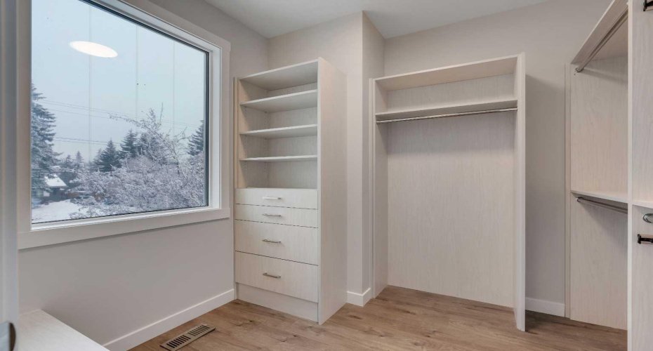 8631 48 Avenue, Calgary, Alberta T3B 2B3, 4 Bedrooms Bedrooms, ,4 BathroomsBathrooms,Residential,For Sale,48,A2276269