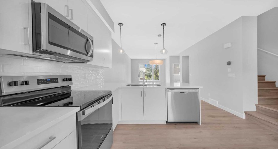 305 Shawnee Square, Calgary, Alberta T2Y0W4, 2 Bedrooms Bedrooms, ,3 BathroomsBathrooms,Residential,For Sale,Shawnee,A2277723