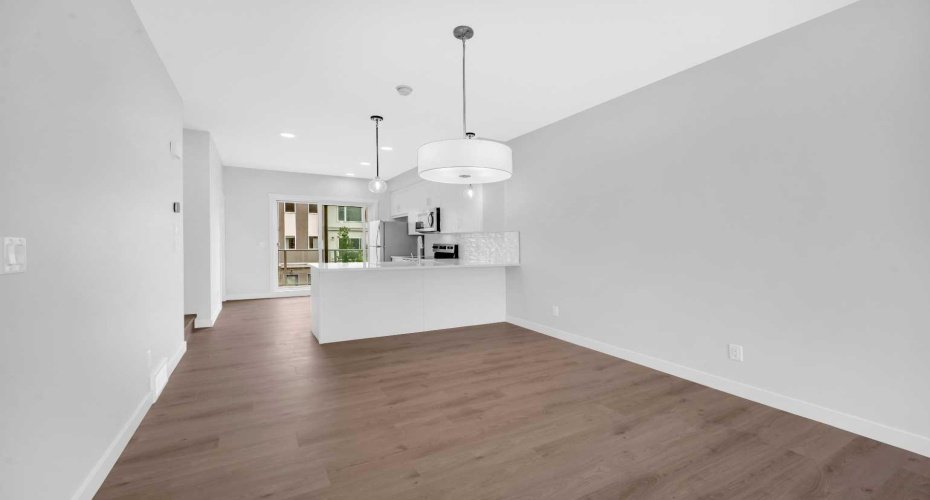 305 Shawnee Square, Calgary, Alberta T2Y0W4, 2 Bedrooms Bedrooms, ,3 BathroomsBathrooms,Residential,For Sale,Shawnee,A2277723