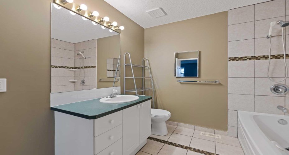 86 Coral Springs Close, Calgary, Alberta T3J 3S4, 5 Bedrooms Bedrooms, ,4 BathroomsBathrooms,Residential,For Sale,Coral Springs,A2277845