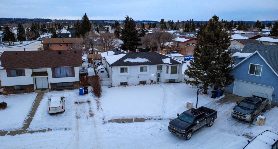 128 10 Avenue, Sundre, Alberta T0M 1X0, 4 Bedrooms Bedrooms, ,3 BathroomsBathrooms,Residential,For Sale,10,A2277995