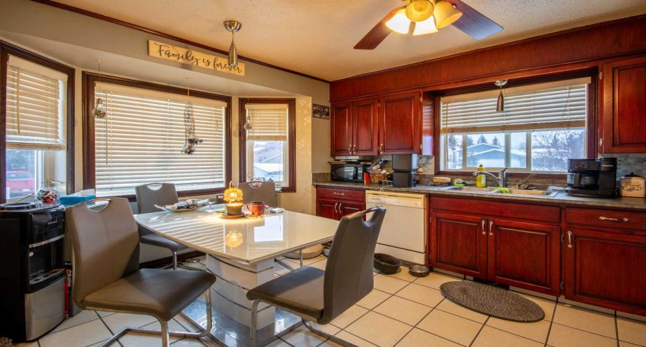 128 10 Avenue, Sundre, Alberta T0M 1X0, 4 Bedrooms Bedrooms, ,3 BathroomsBathrooms,Residential,For Sale,10,A2277995
