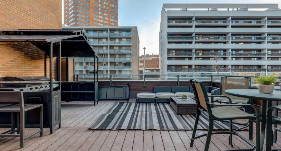 718 12 Avenue, Calgary, Alberta T2R 0H7, 2 Bedrooms Bedrooms, ,1 BathroomBathrooms,Residential,For Sale,12,A2278007