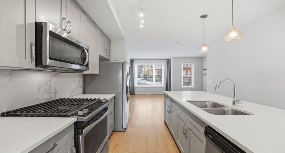 84 Shawnee Common, Calgary, Alberta T2Y 0P9, 2 Bedrooms Bedrooms, ,3 BathroomsBathrooms,Residential,For Sale,Shawnee,A2278103