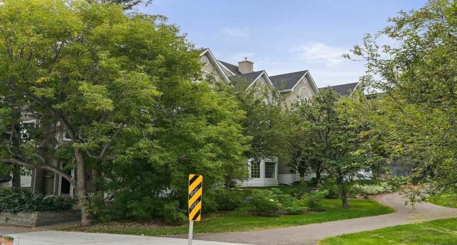 ONE OF JUST 5 UNIT COMPLEX NESTLED RIGHT ONTO BUCKMASTER PARK.  #3 1611 21 AV SW CALGARY. Great modern home for those seeking a balance of urban convenience, and scenic parkside living.