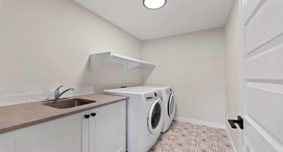 221 South Shore View, Chestermere, Alberta T1X2Y3, 6 Bedrooms Bedrooms, ,5 BathroomsBathrooms,Residential,For Sale,South Shore,A2278133