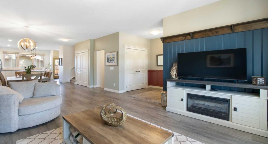 112 Fireside Crescent, Cochrane, Alberta T4C 2A3, 4 Bedrooms Bedrooms, ,4 BathroomsBathrooms,Residential,For Sale,Fireside,A2266771