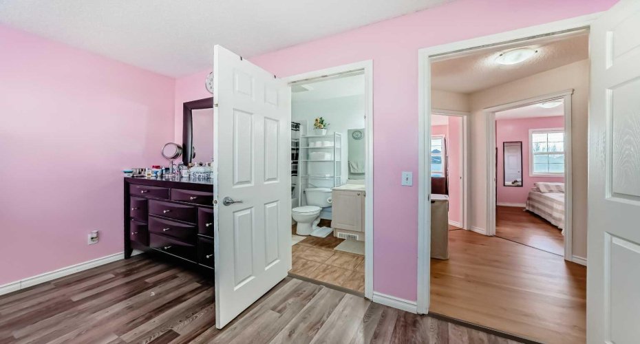 187 Taravista Street, Calgary, Alberta T3J 4S2, 4 Bedrooms Bedrooms, ,3 BathroomsBathrooms,Residential,For Sale,Taravista,A2276784