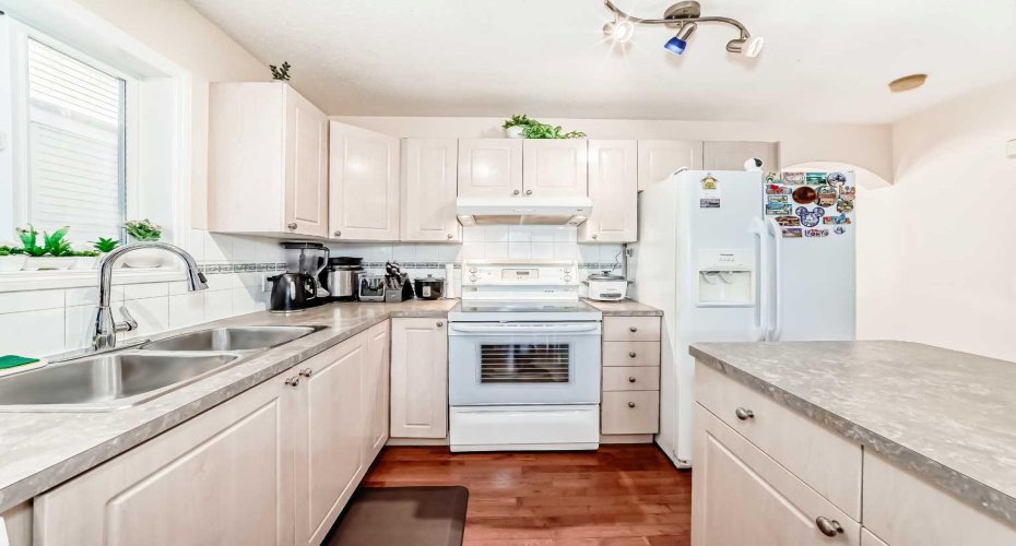 187 Taravista Street, Calgary, Alberta T3J 4S2, 4 Bedrooms Bedrooms, ,3 BathroomsBathrooms,Residential,For Sale,Taravista,A2276784