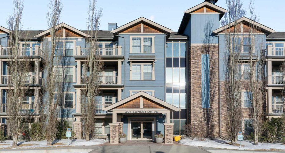 201 Sunset Drive, Cochrane, Alberta T4C 0H5, 2 Bedrooms Bedrooms, ,2 BathroomsBathrooms,Residential,For Sale,Sunset,A2278391