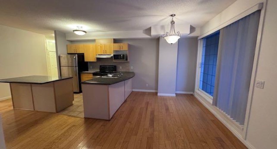 108 15 Avenue, Calgary, Alberta T2G 5R9, 2 Bedrooms Bedrooms, ,1 BathroomBathrooms,Residential,For Sale,15,A2278000