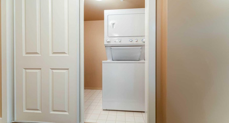 1078 6 Avenue, Calgary, Alberta T2P 5N6, 2 Bedrooms Bedrooms, ,2 BathroomsBathrooms,Residential,For Sale,6,A2278439