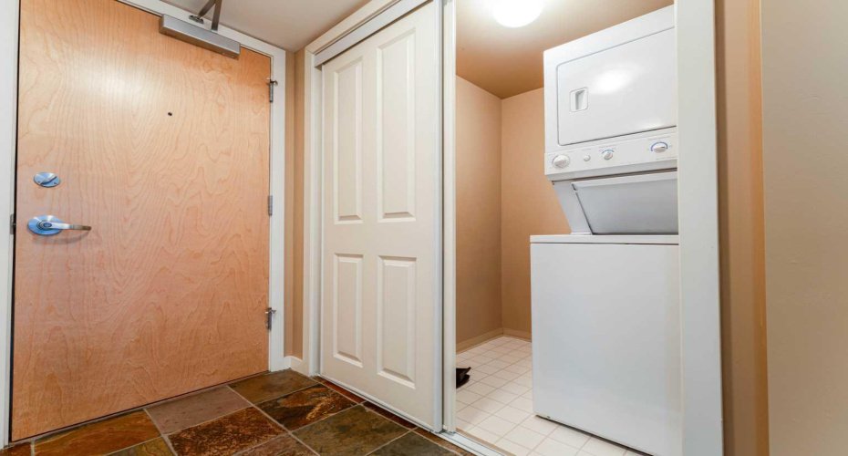 1078 6 Avenue, Calgary, Alberta T2P 5N6, 2 Bedrooms Bedrooms, ,2 BathroomsBathrooms,Residential,For Sale,6,A2278439